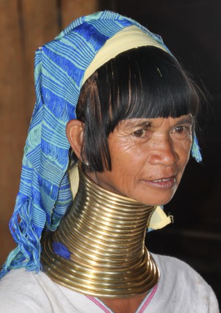 Kvinna med guldringar